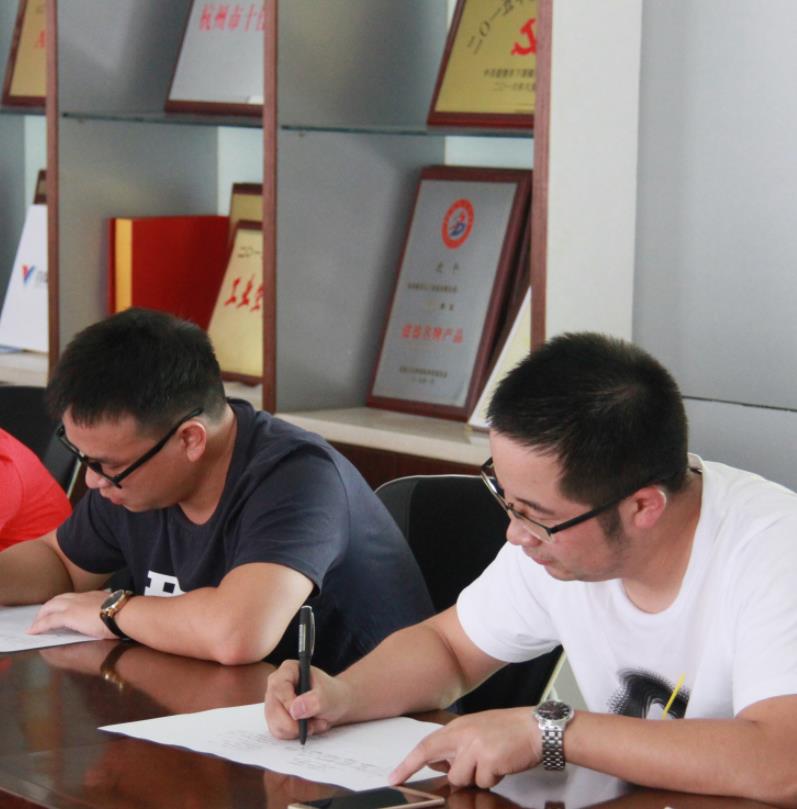 工程師就磁力泵真空泵等專業(yè)知識(shí)進(jìn)行培訓(xùn) 工程師就磁力泵真空泵等專業(yè)知識(shí)進(jìn)行培訓(xùn)